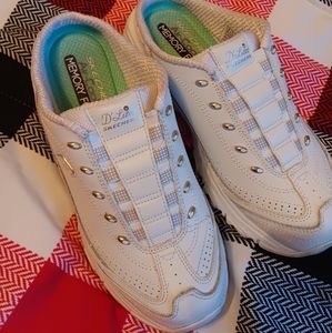 White Skechers